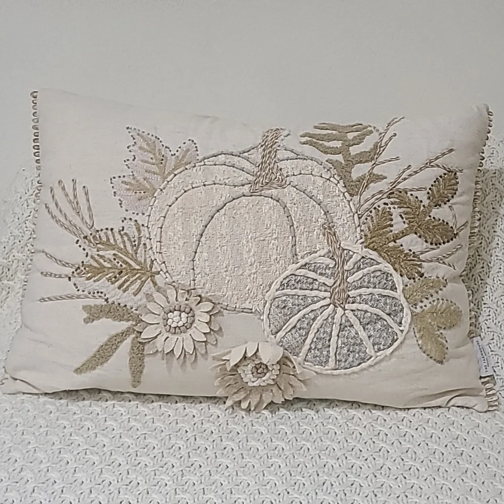 THE FARMHOSE RACHEL ASHWELL FALL DECORATIVE PILLOW.